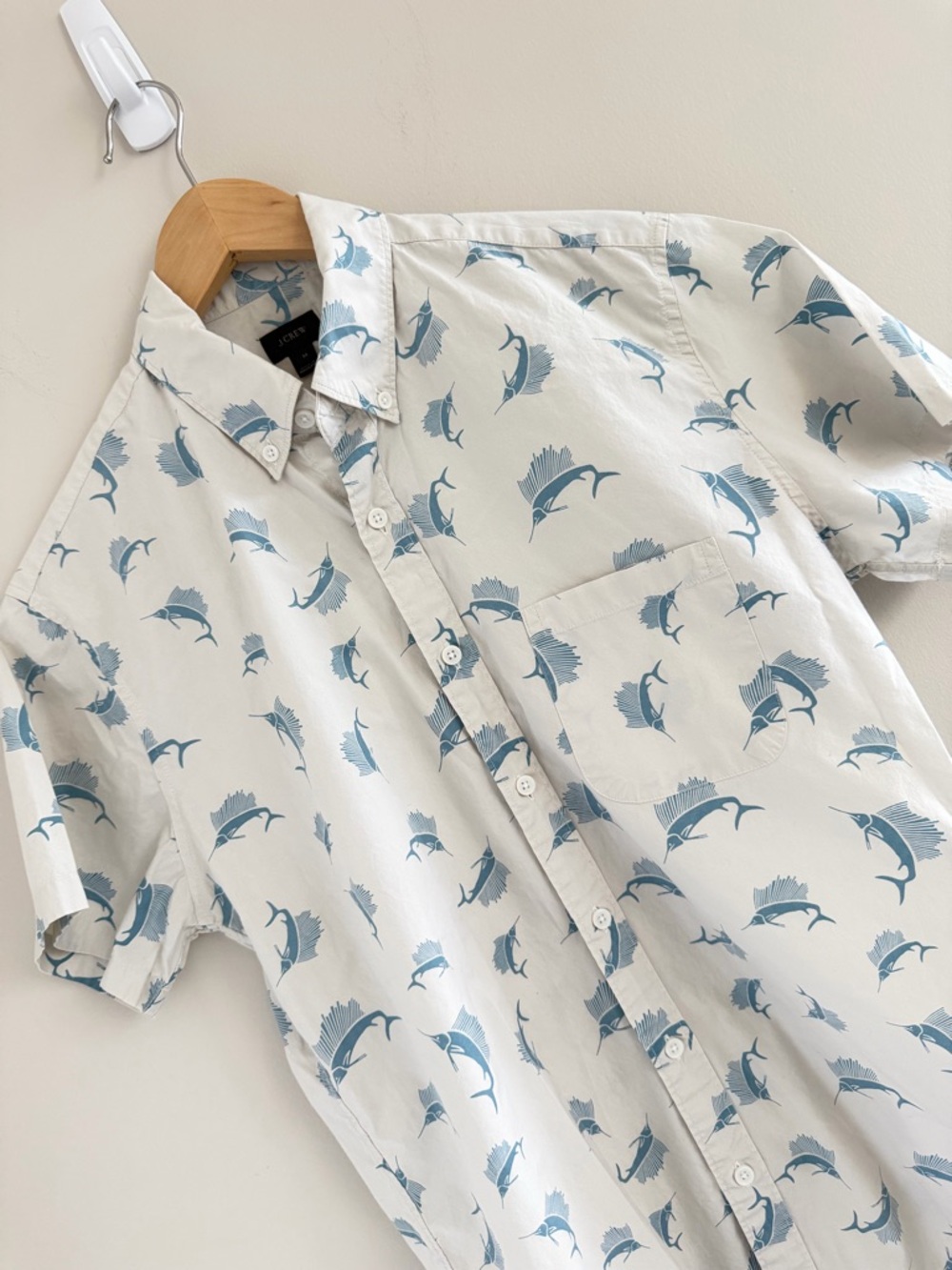 J CREW Mens Medium Sailfish Button Down Shirt Short Sleeve Preppy Coastal Beach
